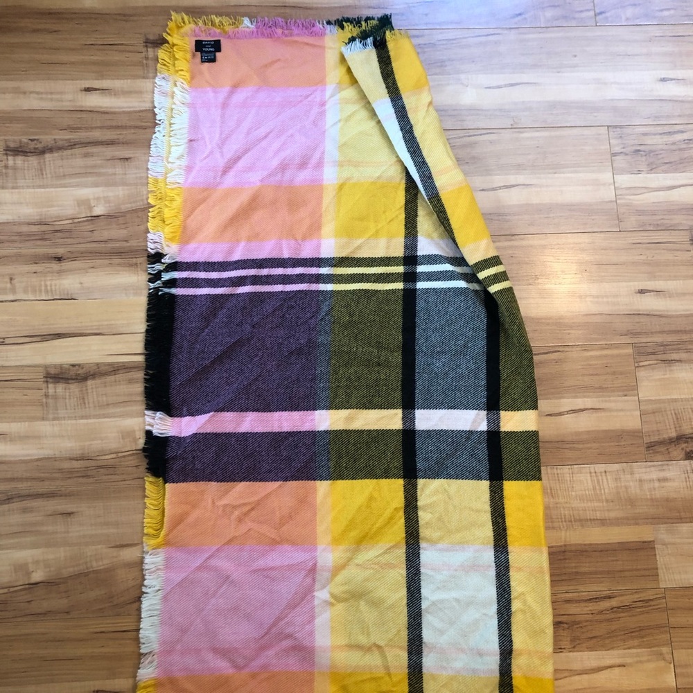 Super cute scarf! So warm and soft!!